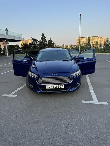 Транспорт: Ford Fusion sedan – mavi rəng, 4 qapı, ön və arxa park yerlərində — 7