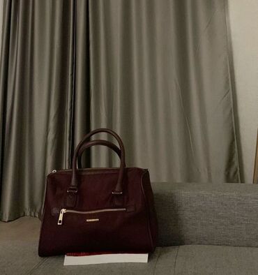 сумка живанши: Сумка цвета бордо
в отличном состоянии