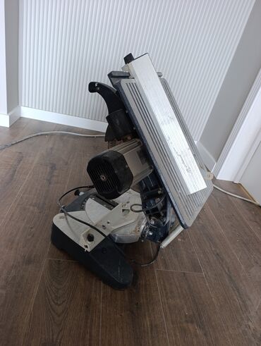 ручной фреза: Портативная торцовочная/раскроечная пила с наклонной головкой Özçelik