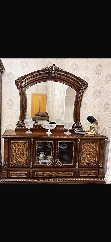 düz divan: Klassik üslubda massiv taxta bufet-güzgü dəsti - Üst hissədə iri — 1