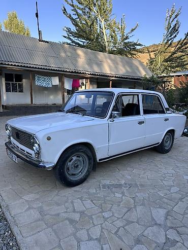 полик 5 д: ВАЗ (ЛАДА) 2101: 1980 г., 1.3 л, Механика, Бензин, Седан — 5