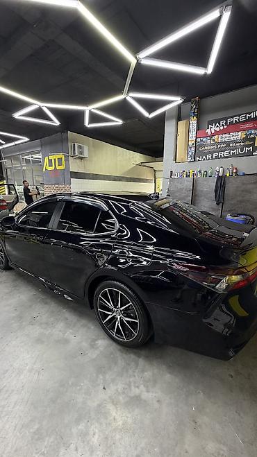 eafc 25: Toyota Camry: 2021 г., 2.5 л, Автомат, Гибрид, Седан — 2