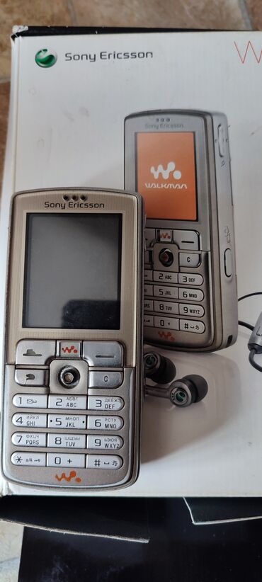 мобильные телефоны сони эриксон: Sony Ericsson W710i, Б/у, < 2 ГБ, цвет - Золотой, 1 SIM