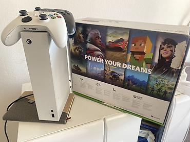 moje tri: Xbox Series S konzola + 2 bežična kontrolera - Kompaktna, potpuno — 1
