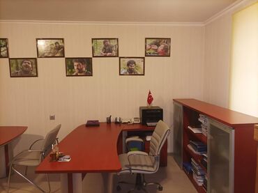 Ofislər: Neftçilərdə yerləşən ümumi sahəsi 500 kv,m olan,2 otağlı obyekt — 15