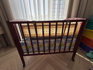 wooden bed: Детская односпальная кровать, Б/у, Для девочки, Для мальчика, С матрасом, Дерево, Самовывоз — 2