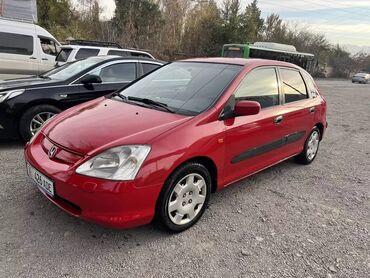 хонда цивик хетчбек: Красный хэтчбек Honda Civic, оснащенный черными молдингами по бокам и