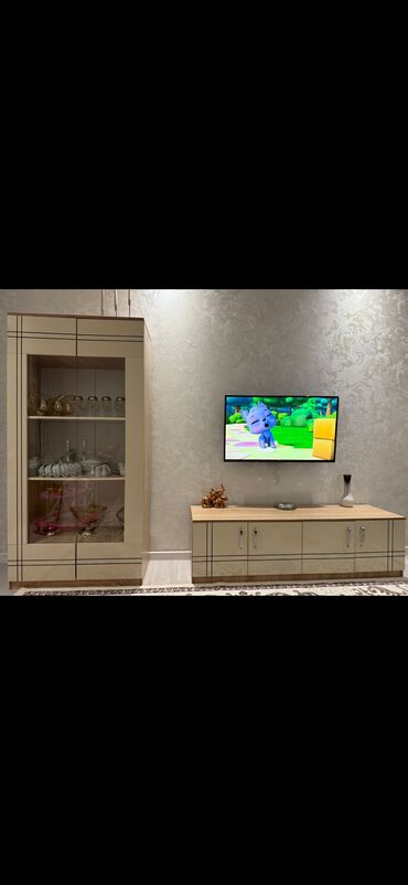 pəncərə altlığı: TV altlığı