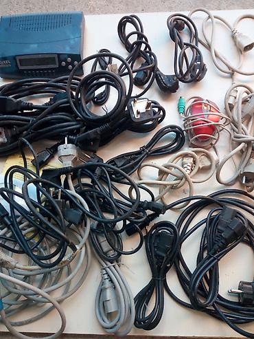 komputer kabel: Istifadə olinmamiş təzə müxtəlif kabellər. şəkildə olmayanlarda var — 1