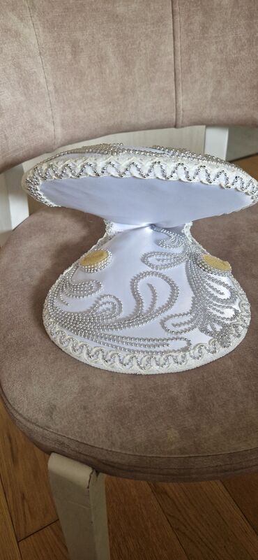 hədiyə qutuları: Hədiyyə qutusu, Yeni, rəng - Ağ