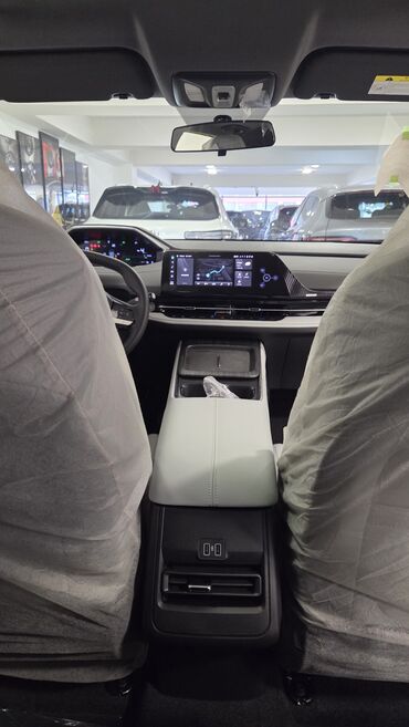 Changan: Model: Qiyuan Q05 125 km AIR (ağ rəngli, SUV) Xüsusiyyətlər və dizayn — 4