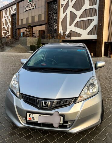 Honda: Honda Fit: 2011 г., 1.3 л, Автомат, Бензин, Седан