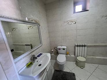 Продажа коттеджей и домов: Просторный двухэтажный дом с ухоженным зеленым участком. - — 54