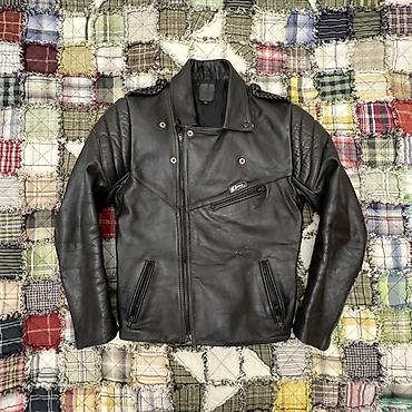 moto godekce: Dəbilqə düyməli motosiklet üslublu qara dəri gödəkçə. Razmer M,L, XL — 9