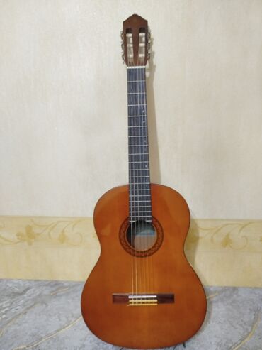 Pianolar: Klassik gitara, Yamaha, İşlənmiş, Ünvandan götürmə