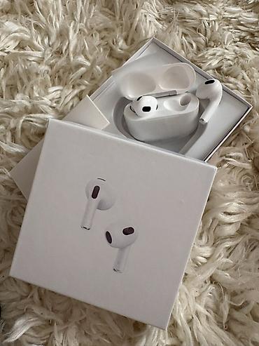 Apple AirPods (3-cü nəsil) – orijinal qablaşdırmada, şarj qutusu və