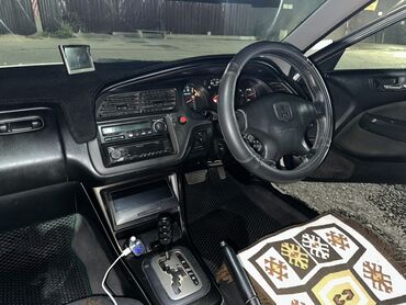 сколько стоит мотоцикл в бишкеке: Автомобиль Honda Accord с белым кузовом и черным салоном. Оснащен