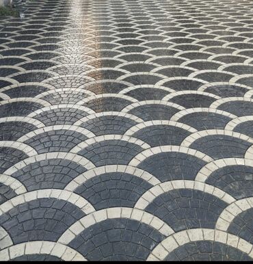 Kafel və metlax: Müxtəlif rəng və dizaynlarda olan səki plitələri. Bu plitələr — 24