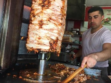 Döner shaurma ustasıyam tecrubem 6 ildir halal temiz etden istifade