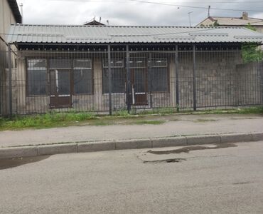 аренда помещения с кухонным оборудованием: Ижарага берем Дүкөн, Өзүнчө турган дүкөн, 95 кв. м Иштебеген, Жабдууларсыз, Ремонтсуз, Коммуникацияларсыз, Суу, Электр жарыгы, 1-сызык
