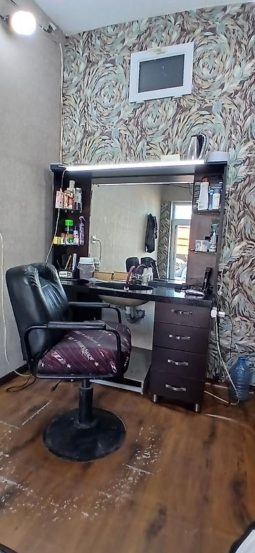 salon dolab: Bərbər üçün tam işlək iş yeri dəsti - Geniş güzgülü bərbər masası — 1