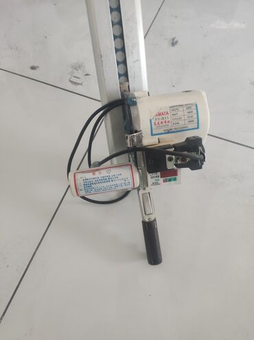 Mebel və taxta dəzgahları: Yüksək keyfiyyətli sənaye parça kəsici maşını az istifade olunup yer