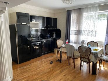 Uzunmüddətli kirayə mənzillər: Mənzil kirayə verilir 4 otaqlı köhnə tikili 120 m², Yasamal q — 2