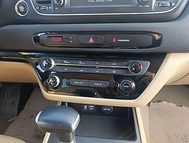 Kia: Kia Carnival: 2020 г., 2.2 л, Автомат, Дизель, Универсал — 10