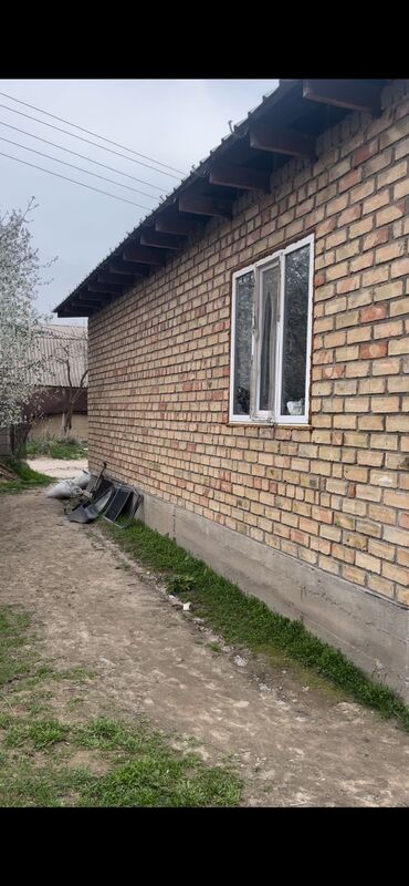 продам дом киргизия 1: 9 м², 4 комнаты, Требуется ремонт Без мебели
