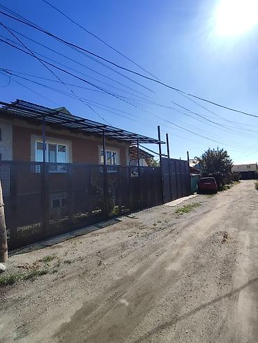 Продажа коттеджей и домов: Продается дом 10м на 12м. Дом добротный стены кирпичный. С мебелью и — 1