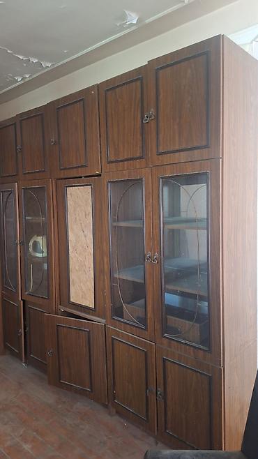 ağ qorka: Klassik iri divar dolabı (sektsiyalı). - Material: ağac üzərində tünd — 3