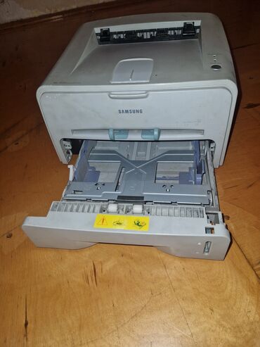 printer islenmis: Ishlek veziyyetdedi lazerdi, katrici yoxdu