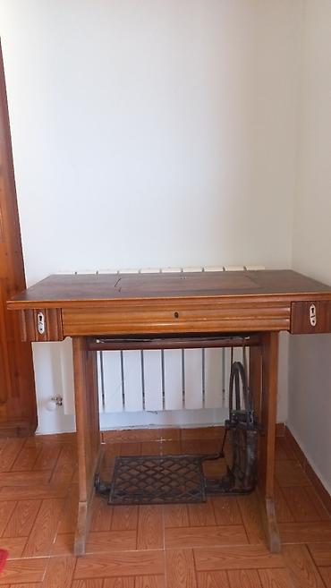 Digər mebel: 1960ci ilin paltar tikən maşını.Budapeştdə istehsal olunub.Təmiz — 2