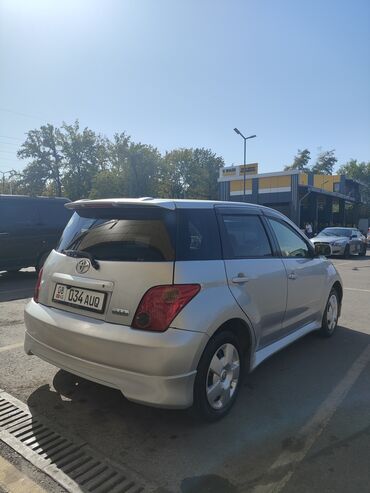 помпа на тойота: Toyota ist: 2003 г., 1.3 л, Автомат, Бензин, Хэтчбэк