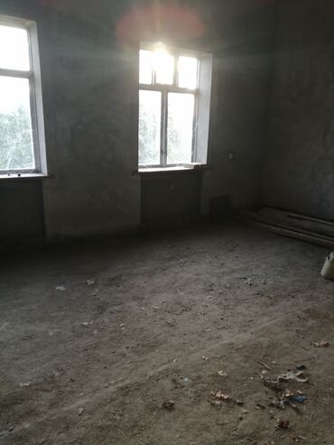 Köhnə tikili: Obyekt: Köhnə üslubda, geniş otaqlara və böyük pəncərələrə malik — 4