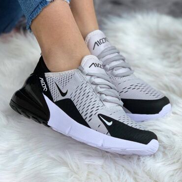 Patike: Nike air max 270 patike

Novo
Brojevi 36 do 41

fb Moja Kupovina 1 — 7