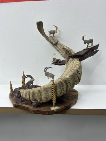 статуэтка: Ручное изделие из рога горного козла . Натуральная рога горного козла