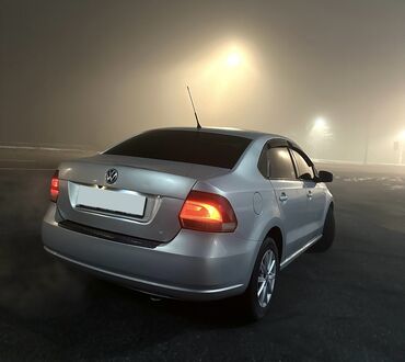 Volkswagen Polo: 2011 г., 1.6 л, Механика, Бензин, Седан