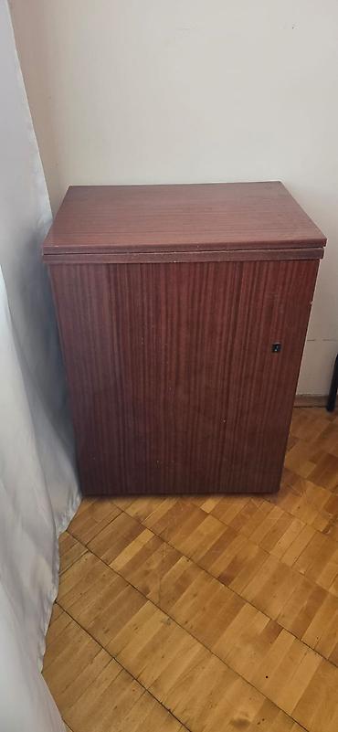 Podolsk 142 tikiş maşını – quraşdırılmış şkaf-stol ilə