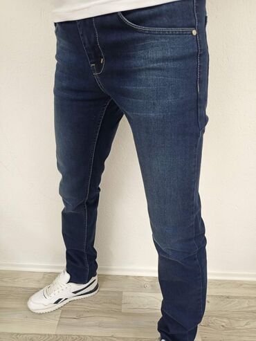 Farmerke: Cena 2990 dinara
Veličine 40 — 8