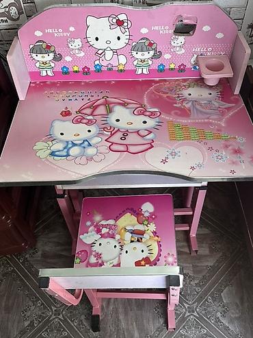 Детский письменный стол со стульчиком Hello Kitty. - Комплект: стол +