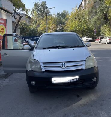 Toyota: Toyota ist: 2003 г., 1.3 л, Автомат, Бензин, Хэтчбэк