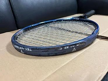 Rekviziti za vežbanje: Wilson Hammer 7.4 Stretch – teniski reket sa torbom - Model: Wilson — 10