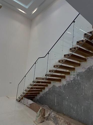 Ev və bağ: Şüşə məhəccər və müasir pilləkən sistemləri - Dizayn: Minimalist və — 8