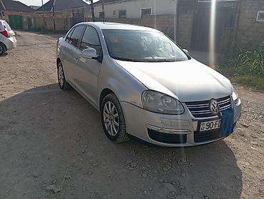suru: Volkswagen Jetta: 1.6 l | 2008 il Sedan — 4