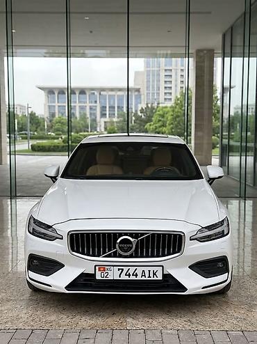 Volvo : 2019 г., 2 л, Автомат, Бензин, Седан