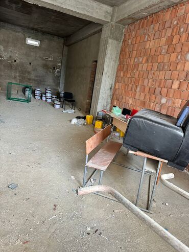 Mağazalar: Kommersiya sahəsi – vitrinli mağaza/iş otağı 50 kv m =80000 azn 60 kv — 7