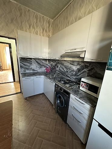 balkon masa: Mətbəx mebeli və texnika dəsti - Hündürüst divar boyunca — 1