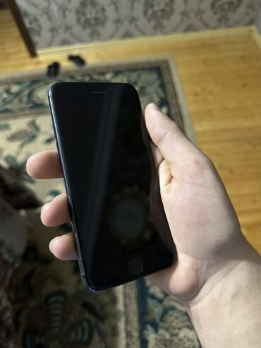 Apple iPhone: IPhone 7, Qara, Barmaq izi — 9