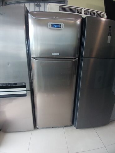 soyducu: İşlənmiş 2 qapılı Hotpoint Ariston Soyuducu Satılır, rəng - Boz, Təkərli